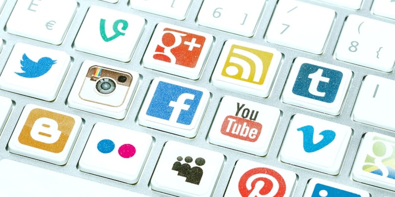 Social Media Marketing - Inhouse vs. Outsourcing